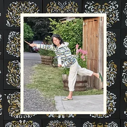 Qigong Demonstration by Lark Pien