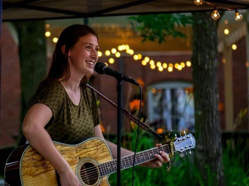 Taylor Marie Burnett - live music at Popovers at Brickyard Square