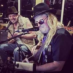 2 Horse Johnson: Halloween pregame!