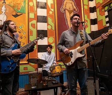 🎵 Live Music: F.A.R. Trio