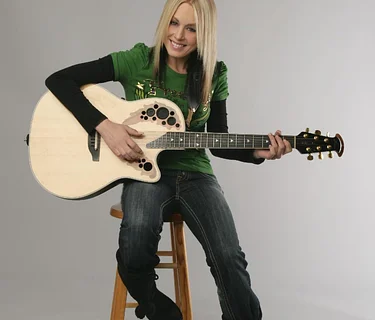 Sunday Brunch Live Music Series – Lisa Bouchelle