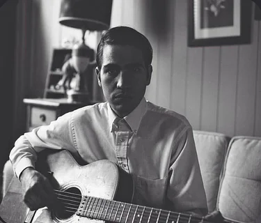 Live Music: Avi Jacob