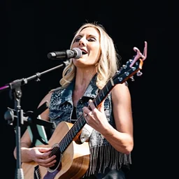Live Music with Ariel Jean