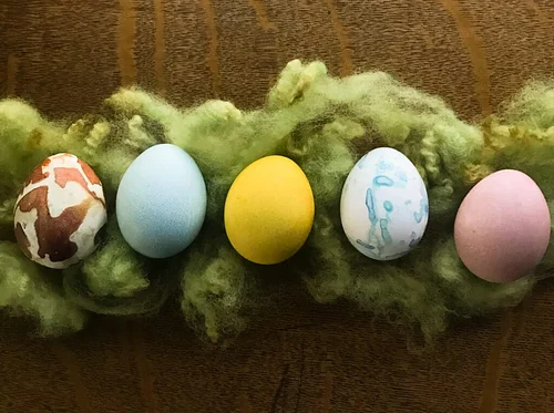 FamilieTid: Natural-Dyed Eggs Webinar