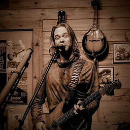 Live Music – Tyler T