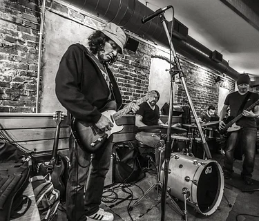 LIVE MUSIC: Rich Seiner of Rainbow Fresh