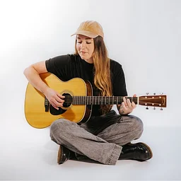 Live music at the Manette Wine Bar: Sarah Brunner