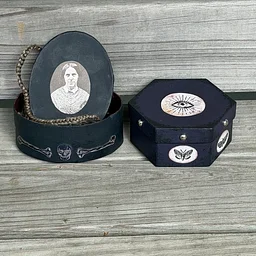 The Whaling Museum presents Crafts & Cocktails: Hair-raising Keepsakes