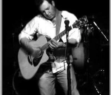 Free Live Music with Roger Bowyer at The Vineyard at Hershey