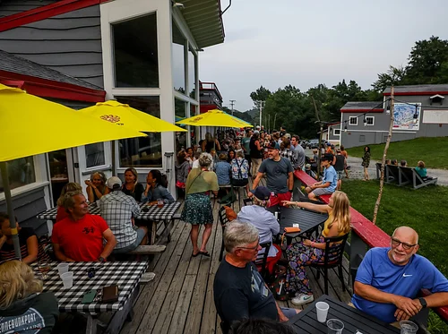 Stark’s Pub Opens for Summer