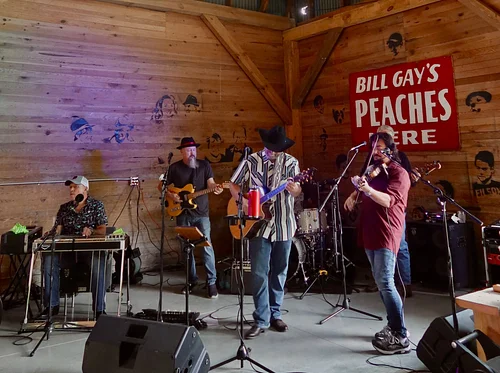 LIVE MUSIC BY RAYLEY MONTANA