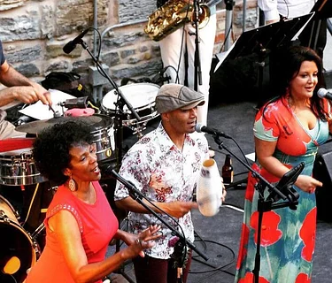 Groovin’ In The Garden with Salsa del Soul + Rosa Frida Food Truck