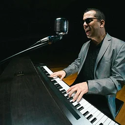 Sat, Oct 24 César Orozco