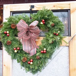 Making a Shaped Holiday Wreath Workshop