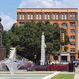 Gallery Talk | 1:00 p.m. | On Assignment in Dealey Plaza