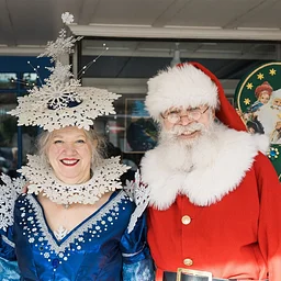 Santa and Ellie the Elf Visit Main Street
