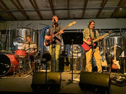 🎵 Live Music: Gordon St.