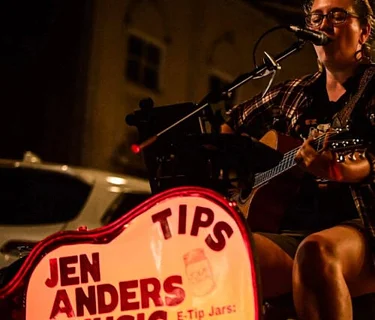 Live Music: Jen Anders