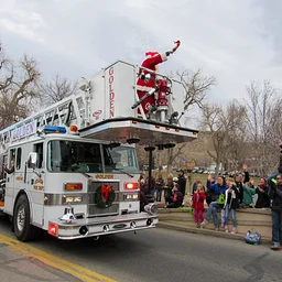 Olde Golden Holiday Parade