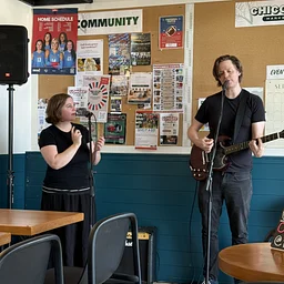 Live Music by The Kites