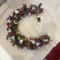 Craft Cafe´ Enchanted Half Moon Wreath