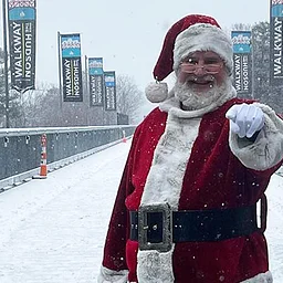 Holiday on the Walkway