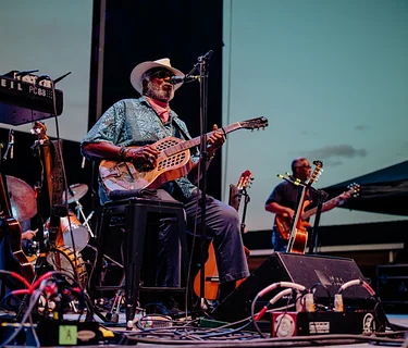 Taj Mahal & The Phantom Blues Band