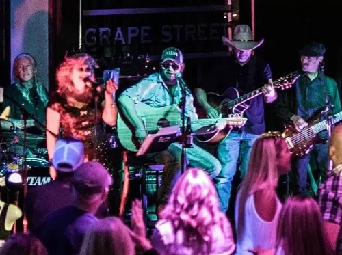 Live Music: The Roadsters