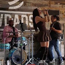Lyric Michelle at Crawdads on the Lake