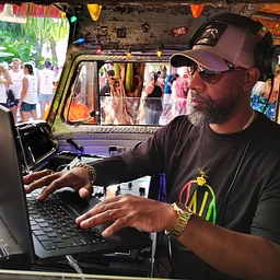 DJ Davie Live in Tiki