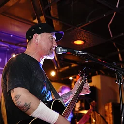 Live music at the Manette Wine Bar: Chris Switzer