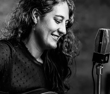 In Concert on Downtown’s Transit Mall – Brenna Larsen at Pendleton