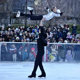 HOLIDAY ICE SHOW