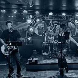 Live Music ft. Stereo Waves