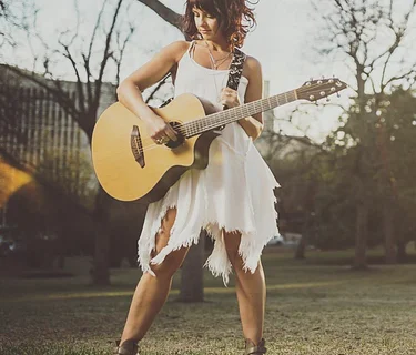 In Concert on Downtown’s Transit Mall – JoAnna Lee at Sixth+Main