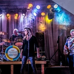 Live Music with Paisley Cane