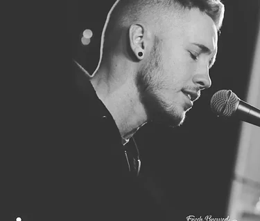 Free live music with Derek Henry at The Vineyard at Hershey