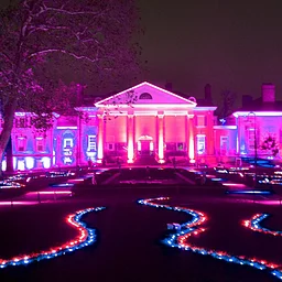 A Marvelous Christmas Light Show