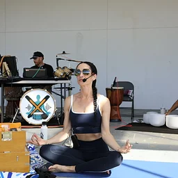Family Yoga X Beats