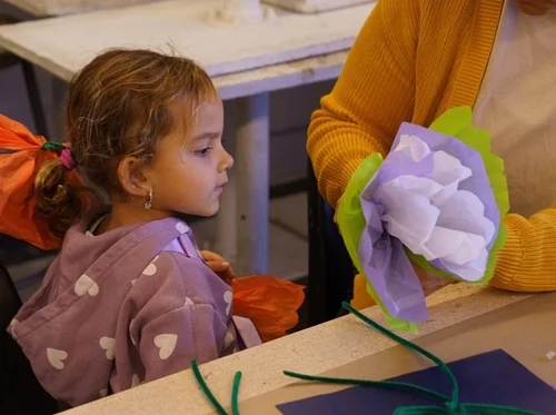 Youth Art Workshop: DIY Paper Flowers (Ages 5-8)