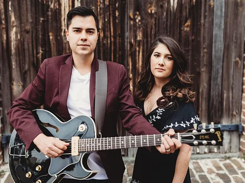 Live Music with Lyn Avenue