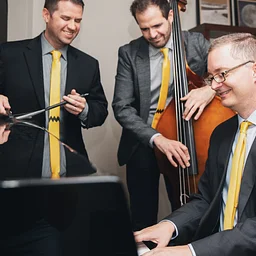 Chris White Trio + 3-person Choir: A Charlie Brown Christmas!