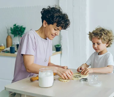APRIL VACAY FUN: FAMILY COOKIE DECORATING CLASS