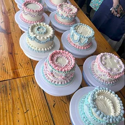 Vintage Cake Decorating w/ Hoamsy