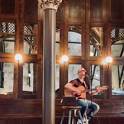 In Concert on Downtown’s Transit Mall – Curtis Reynolds at Sixth+Main