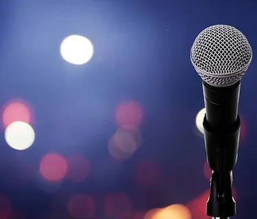 Live music with Brooke Nunn