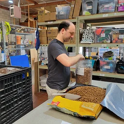 Volunteering at the Community Pet Pantry