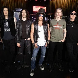 Slash featuring Myles Kennedy and The Conspirators