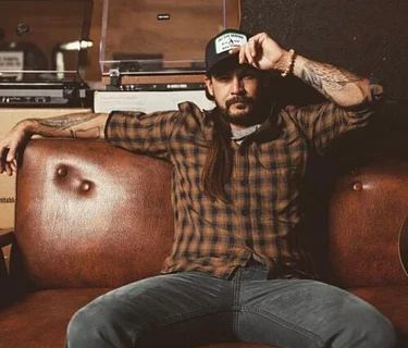 Live Music: Zach Lambert