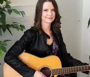 Live Music: Kenna Dee